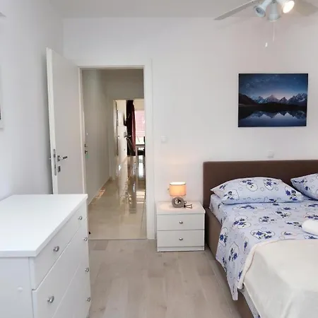 In Okrug Gornji With Sea View, Terrace, Air Conditioning, Wifi 5059-1 Trogir